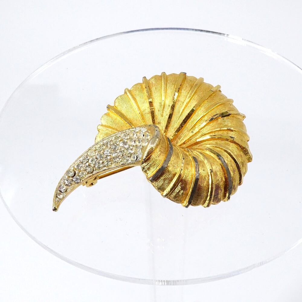 Vintage BSK Brooch Seashell Gold Tone Rhinestone Signed Pin‎